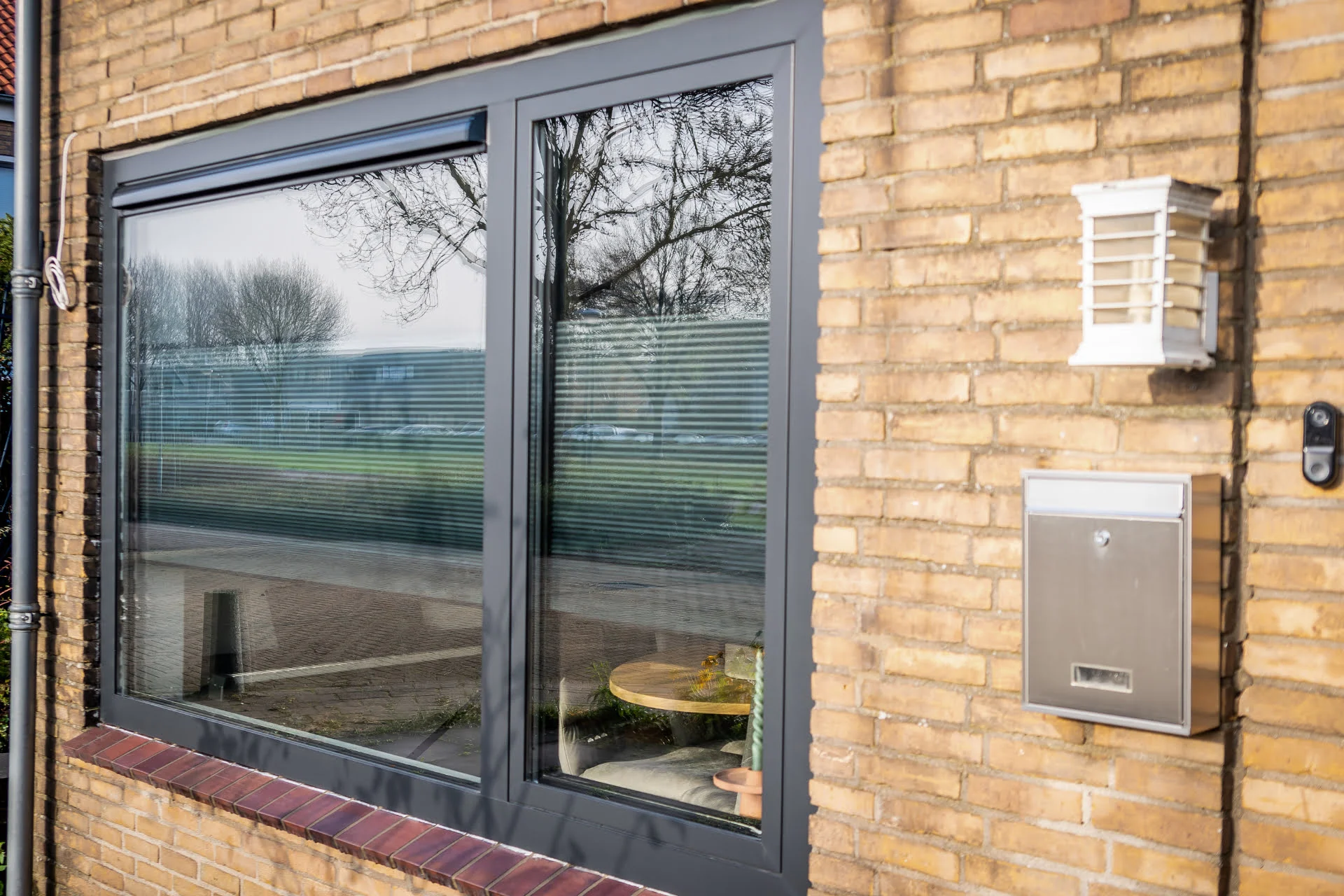 Draaikiepdeur met zijlicht rechts - binnendraaiend | aluminium