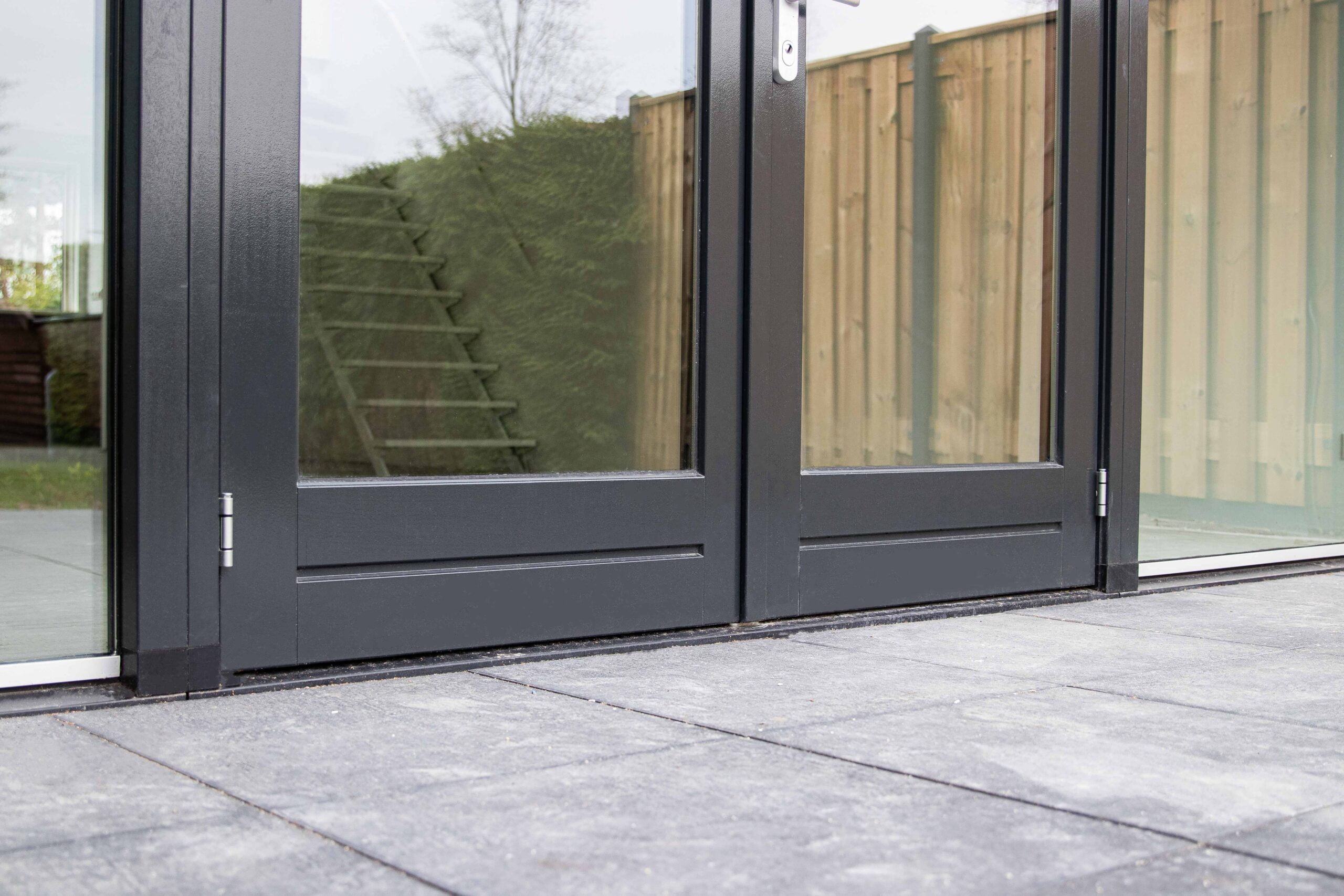 Dubbele-houten-deur-stapeldorpel